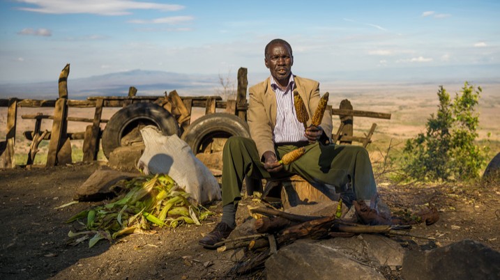 Ein Landwirt in Narok, Kenia