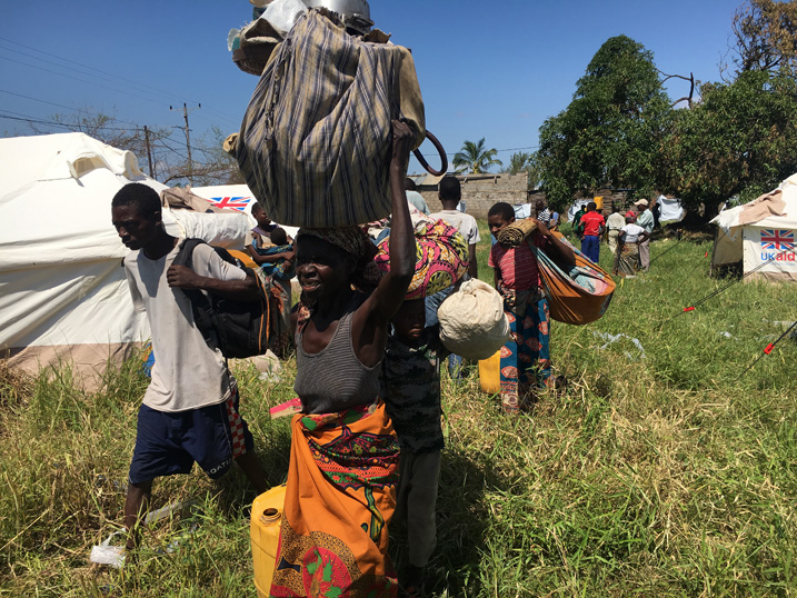 Menschen aus Beira strömen in die provisorischen Lager in der Provinz Sofala.