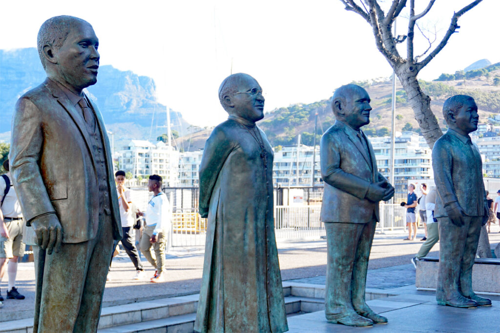 Nobel Square in Kapstadt mit den vier südafrikanischen Friedensnobelpreisträgern Albert Luthuli, Desmon Tutu, Frederik Willem de Klerk und Nelson Mandela, Südafrika