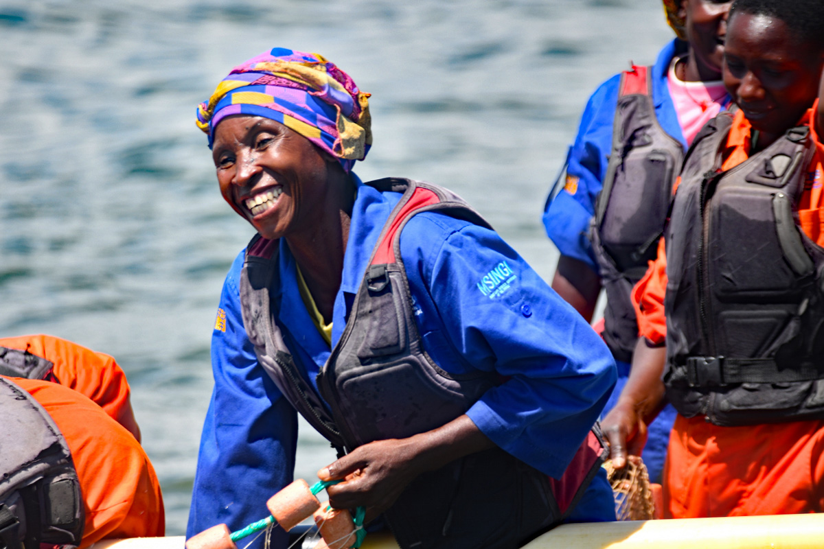 Frauen bei der Fischzucht am Victoriasee in Uganda - Bild: Africa Renewal