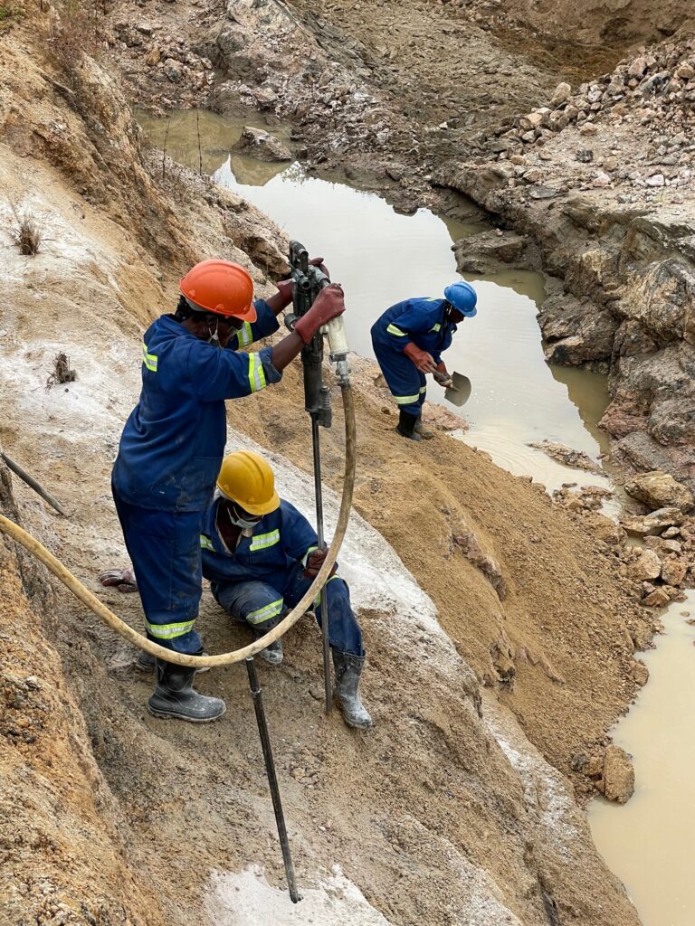 In der Mine von Zimbaqua sind ausschließlich Frauen beschäftigt. (Foto: Zimbaqua)