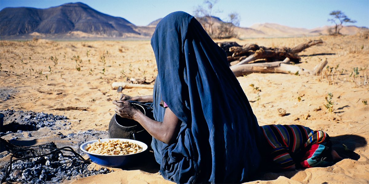 Tuareg-Frau in der Zentralsahara - Bild: Anja Fischer