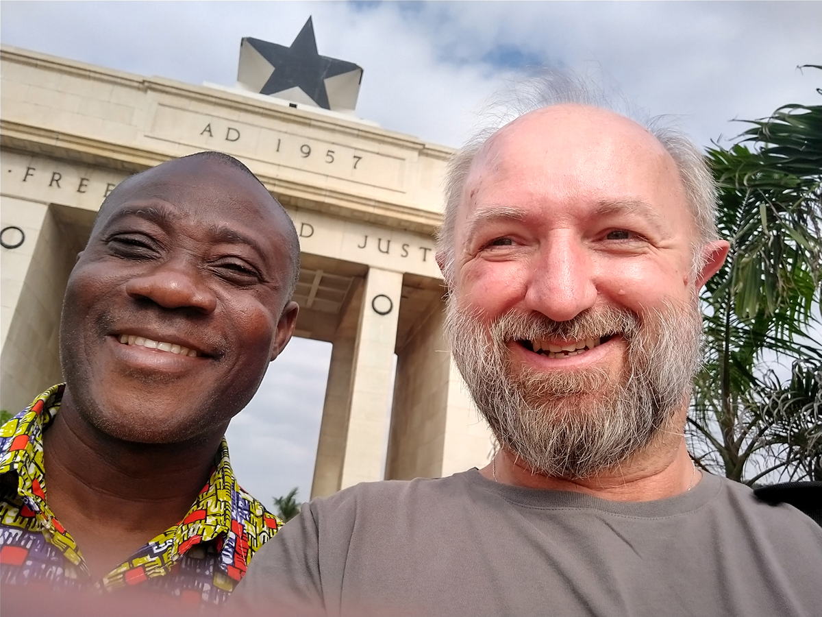 Father Peter Kabutey und Martin Sturmer in Ghana