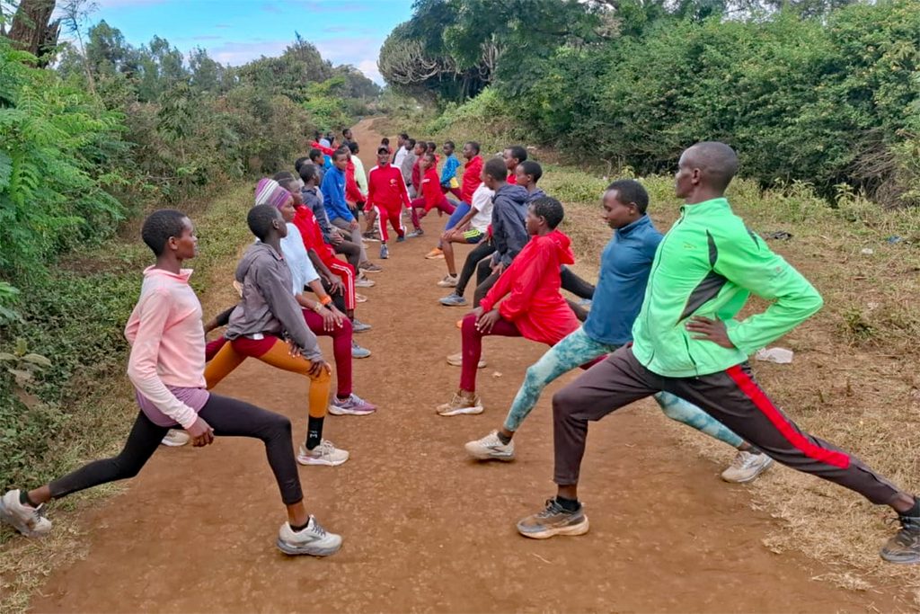 Läuferinnen des Magnolia Athletics Camp beim Training in Loitokitok